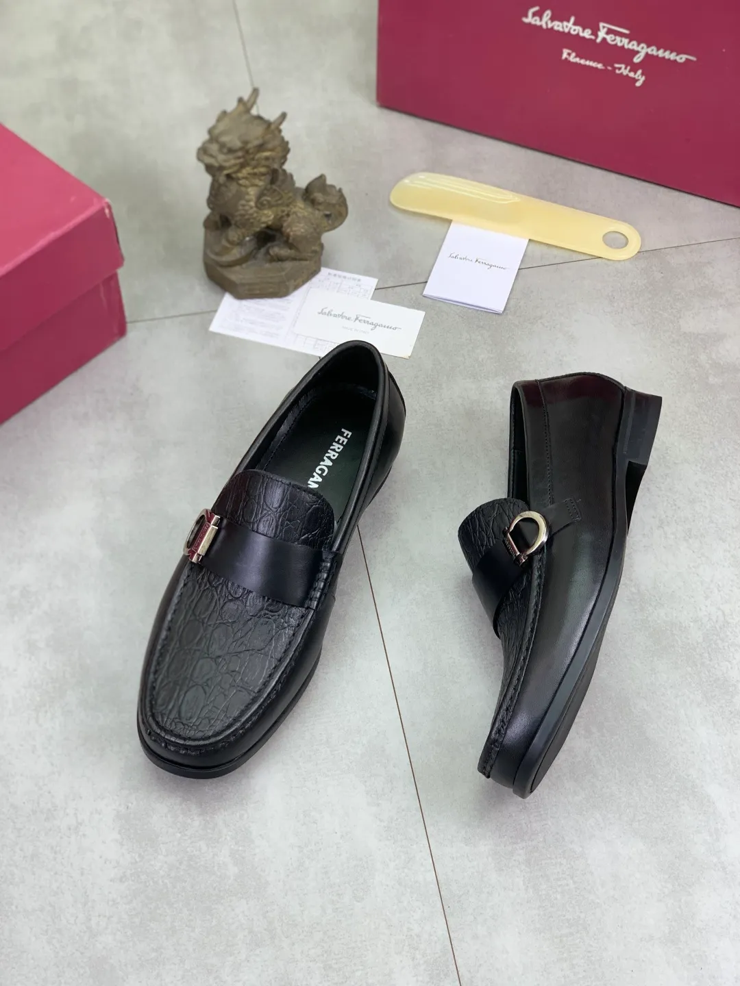 Men's Men's Shoes 💰P460💰[New Style] Water-dyed Niuli 🆘[Salvatore Ferragamo] Ferragamo's latest casual business leather shoes for men! Listed simultaneously! The fabric is made of specially imported original calfskin, and the interior is made of imported water-dyed cowhide. It is absolutely luxurious and leads the fashion trend. Matching code: 38-45; black or brown available